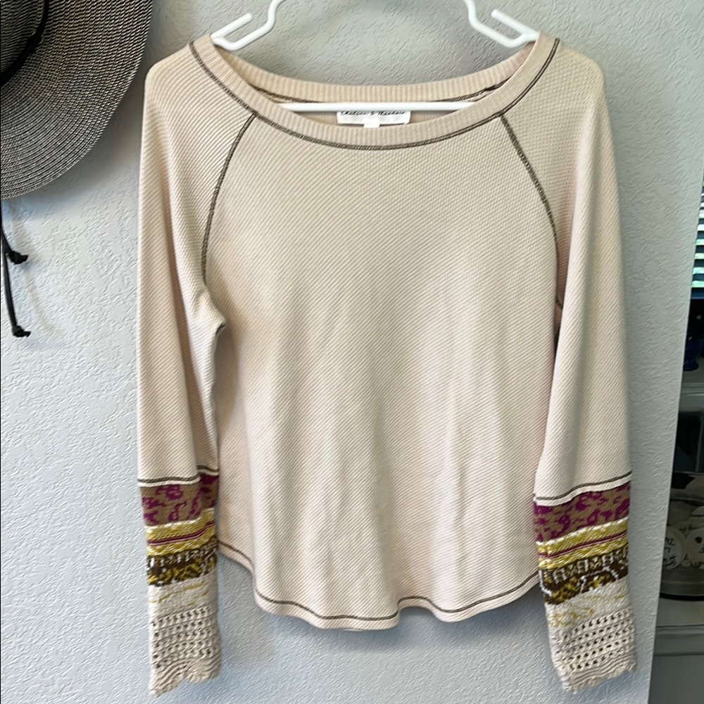 Chelsea & Theodore Cream Top with Sweater Patterned Sleeves
